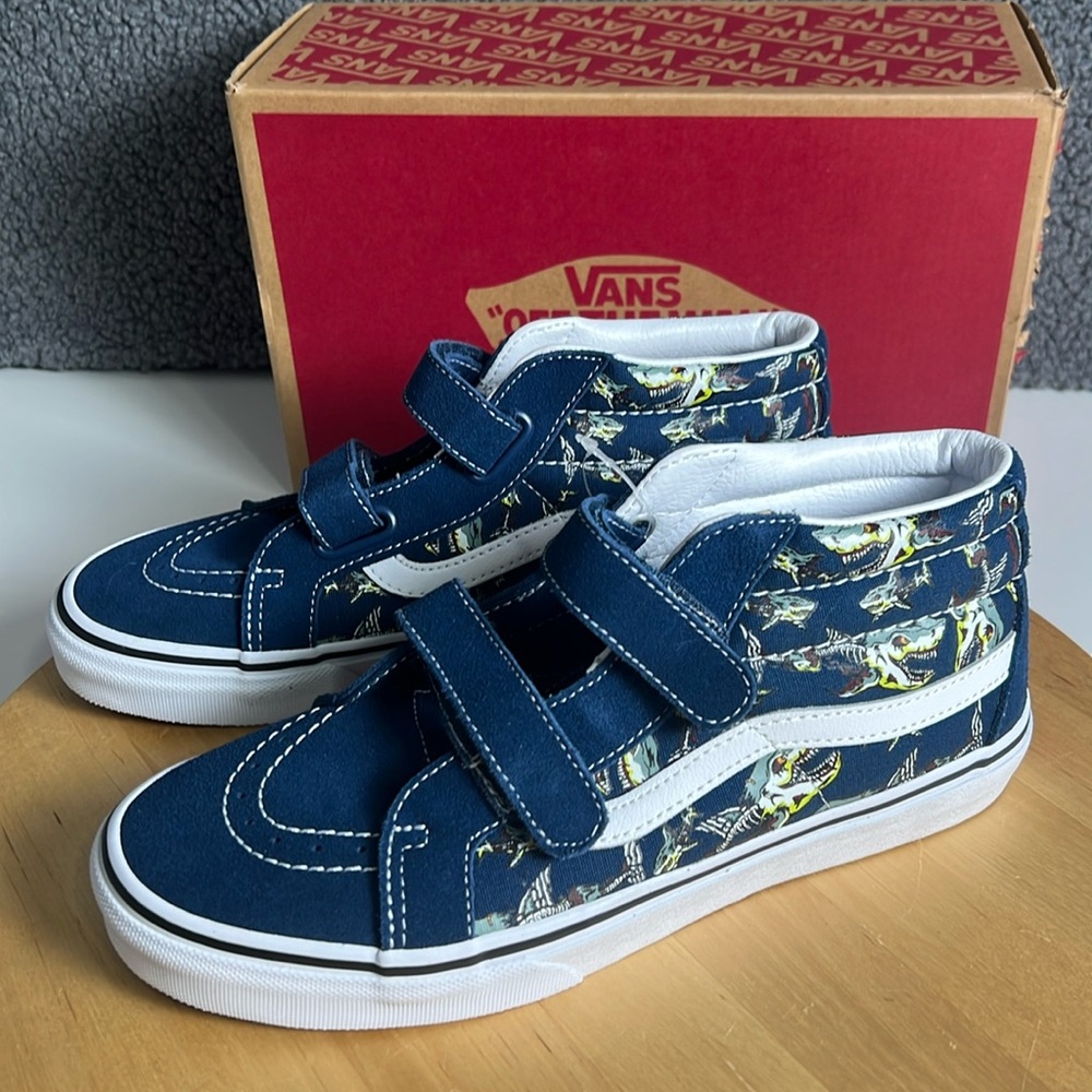 Vans Shark Zombies High Tops Sneakers Size 7 in Blue.